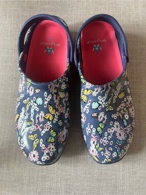 Anywear Floral Navy Slip-On Clogs - Women's 8, cottage, outdoors, casual